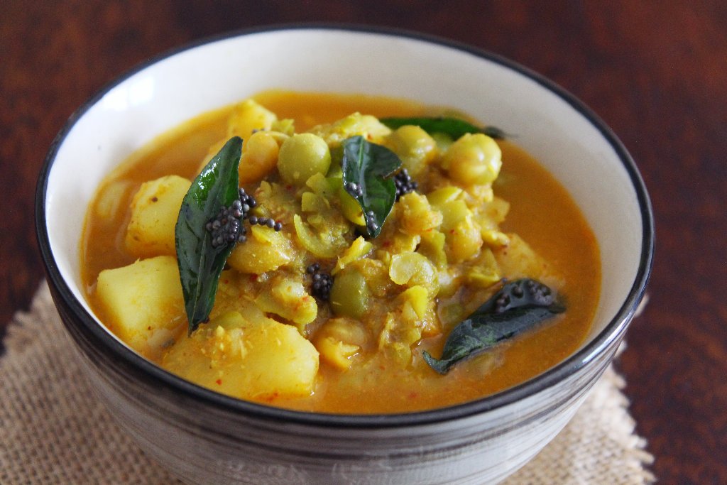 Batani Gassi Recipe Udupi Style Potatoes and Peas Curry