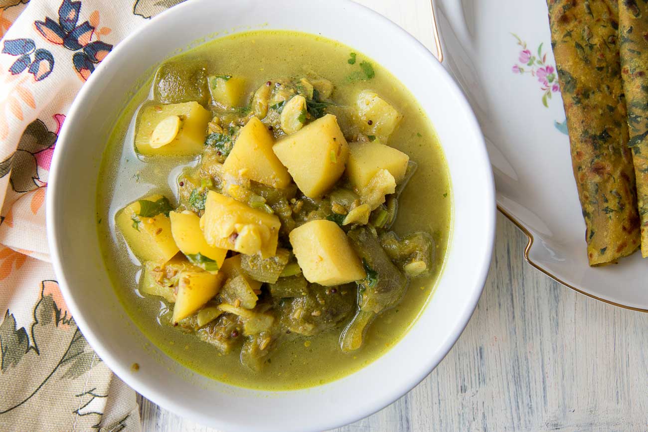 Bengali Aloo Jhinge Posto Curry Recipe (Potato and Ridge Gourd Curry)