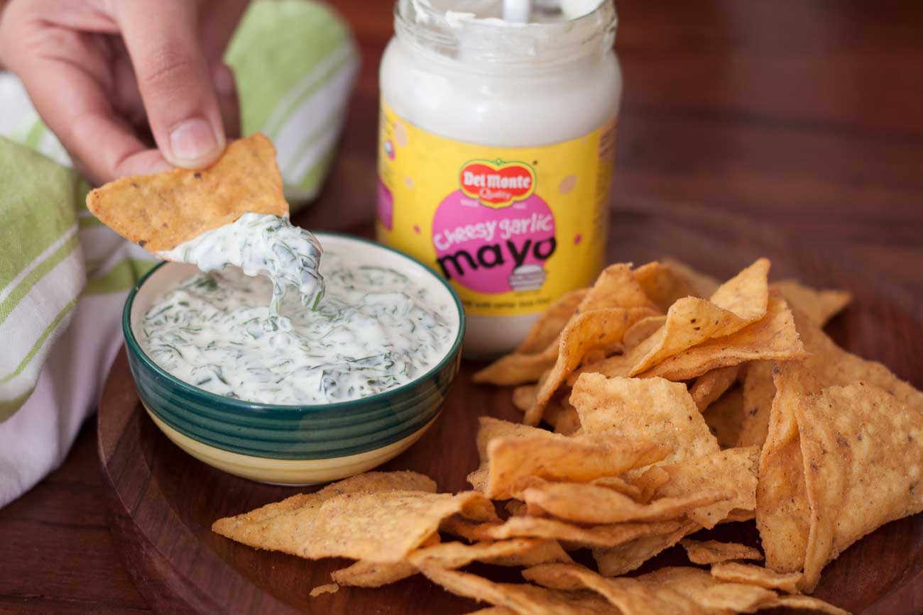 Party Style Creamy Spinach Dip Made with Cheesy Garlic Mayo & Served With Nachos