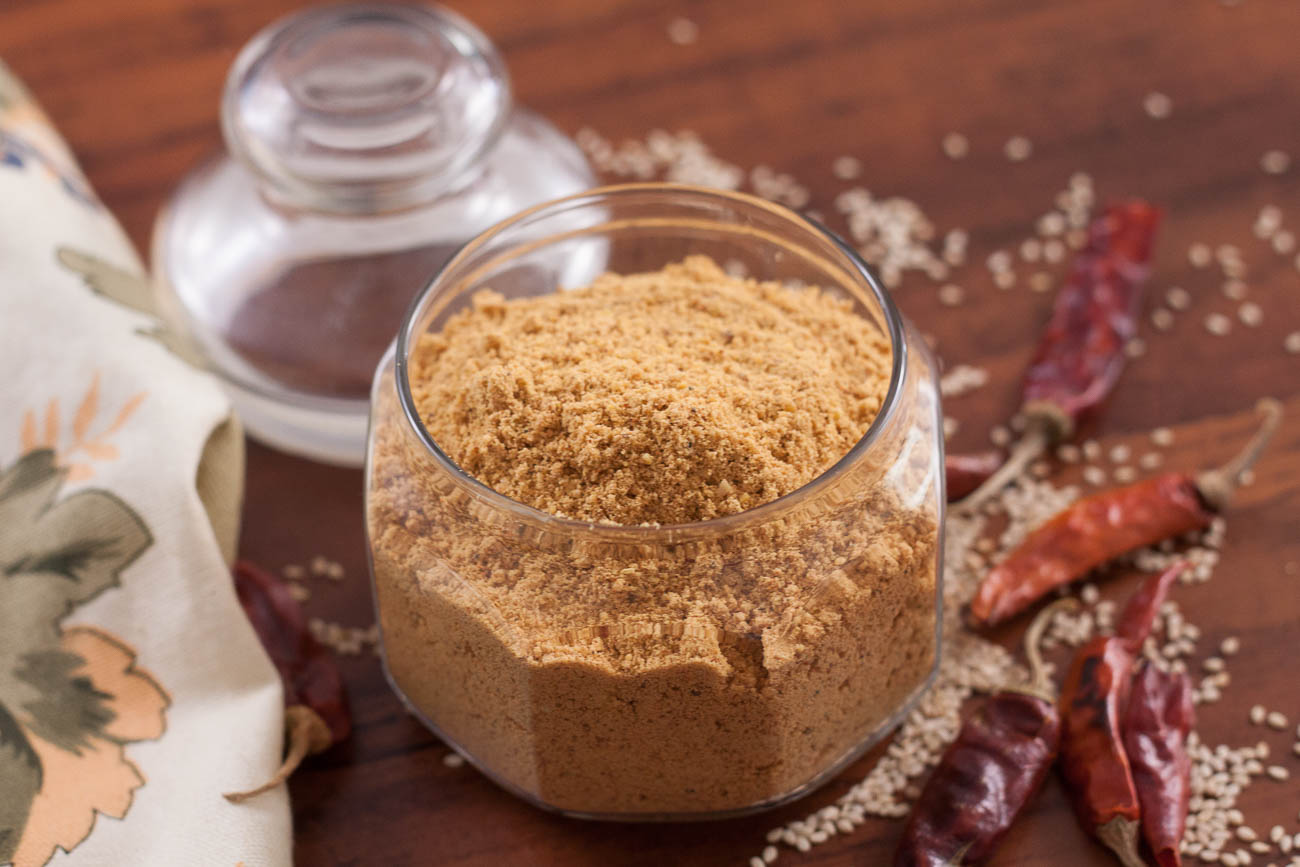 Idli Dosa Milagai Podi Recipe - South Indian Chilli Chutney Powder