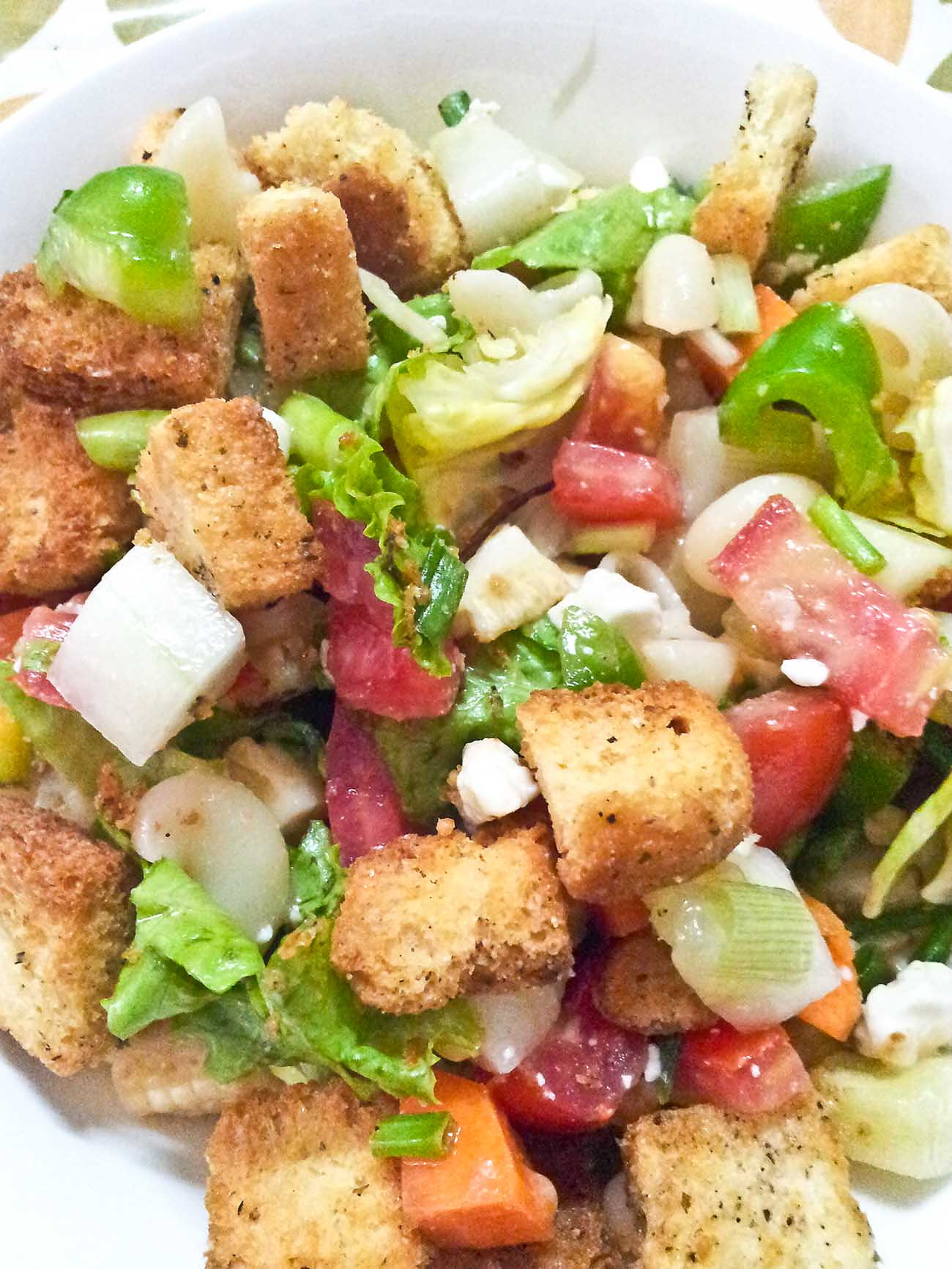 Pasta Salad Recipe with Summer Vegetable Lettuce & Croutons