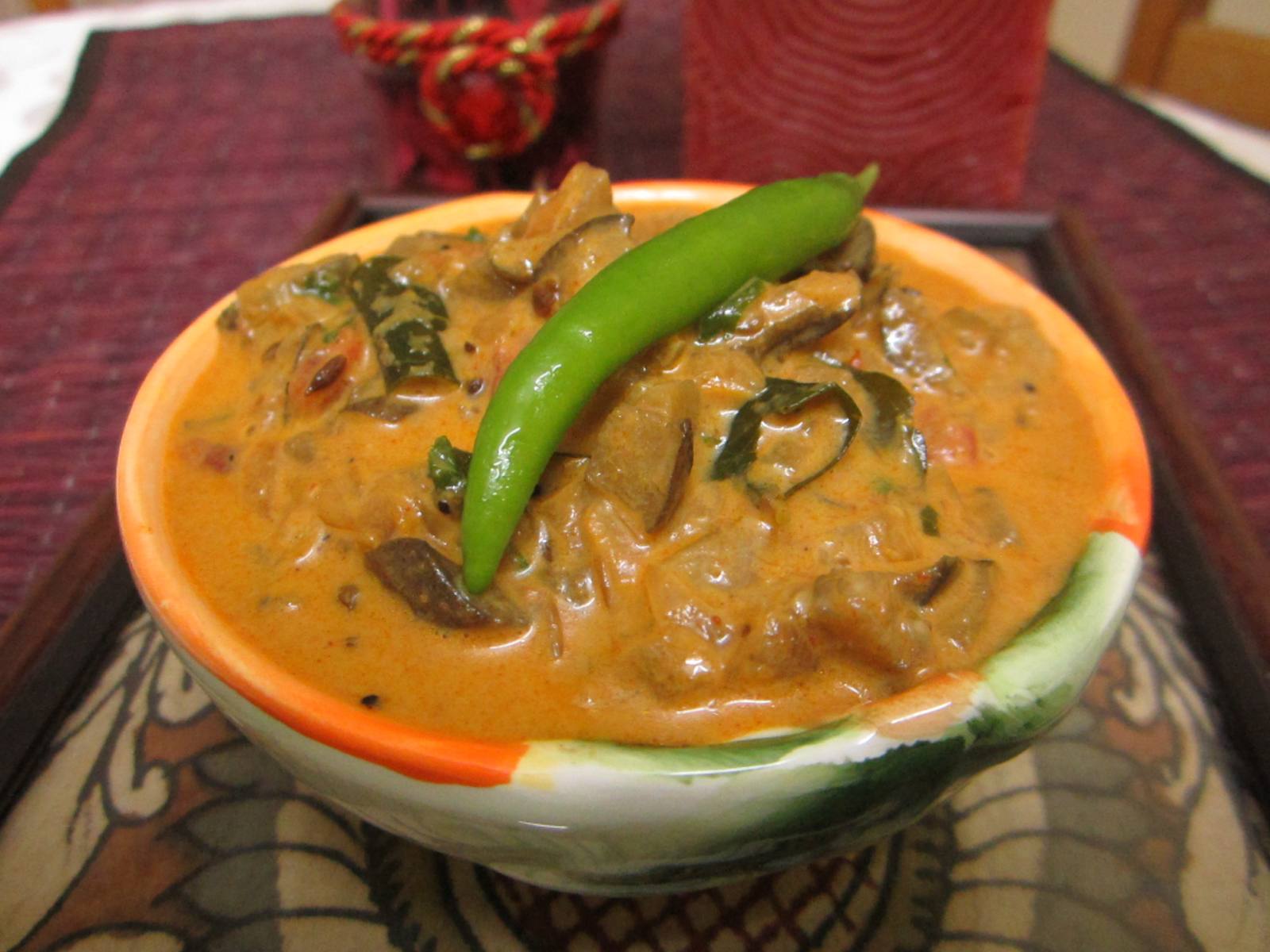 केरला स्टाइल बैंगन करी रेसिपी - Kerala Style Eggplant Curry (Recipe In Hindi)