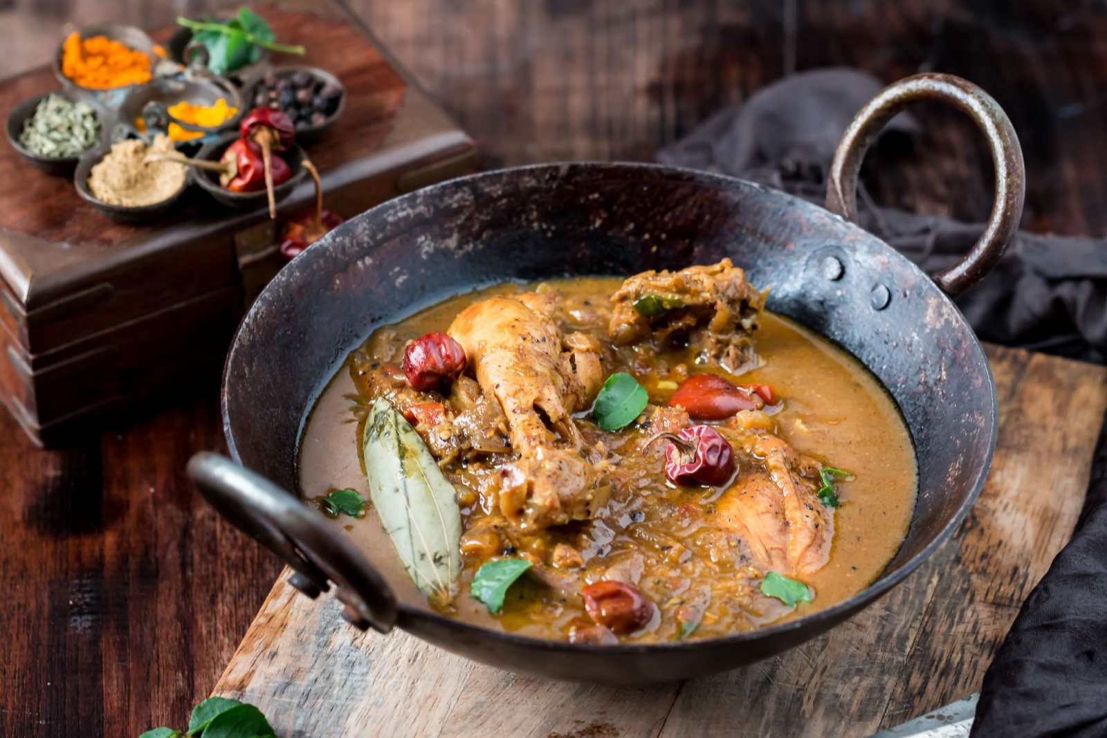 Chettinadu Kozhi Kuzhambu Recipe - Chettinadu Chicken Curry