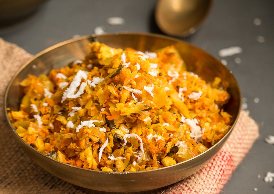 पत्ता गोभी और गाजर का थोरन रेसिपी - Cabbage And Carrot Thoran (Recipe In Hindi)