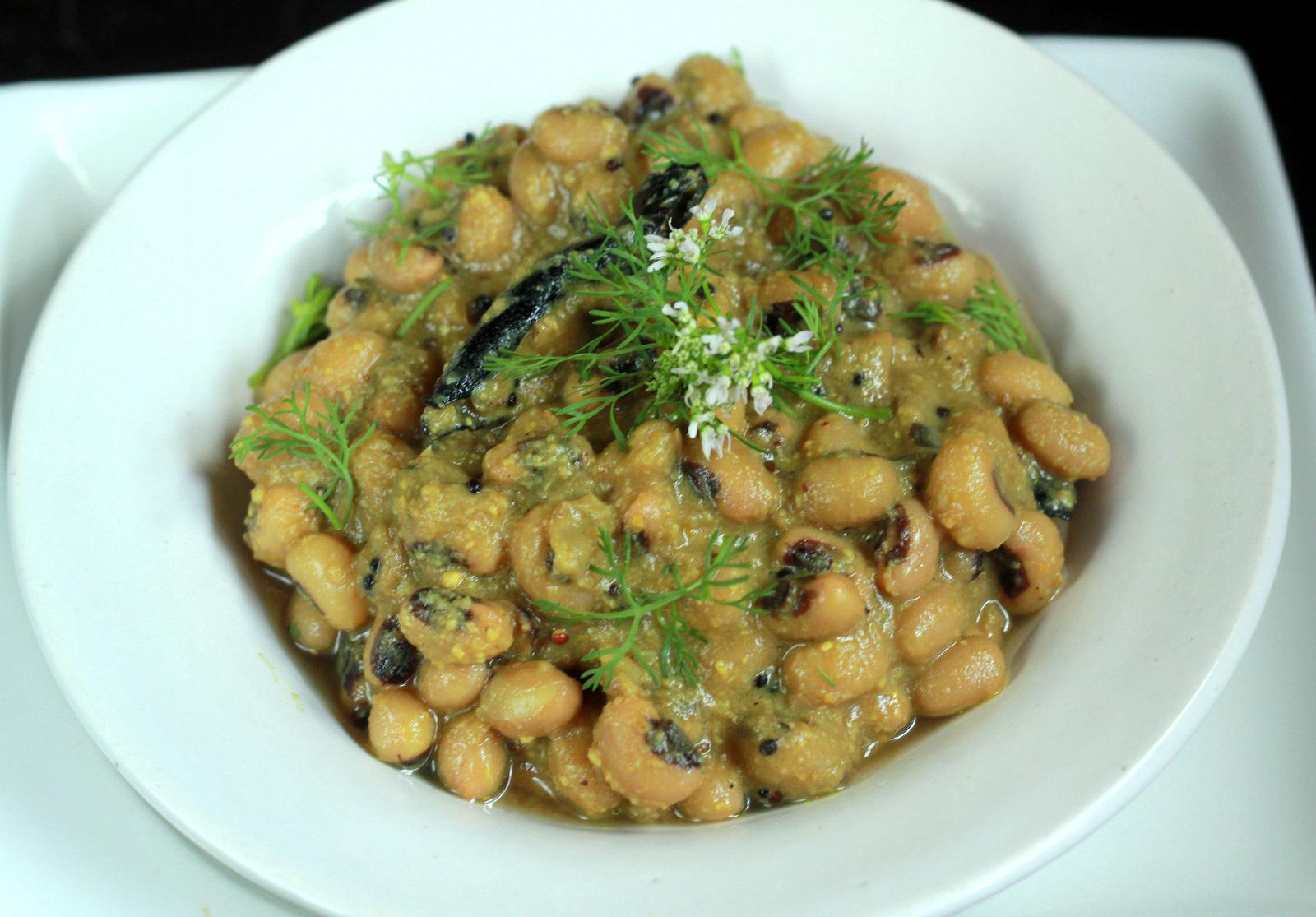बिना प्याज लहसुन वाली लोबिया की सब्ज़ी रेसिपी - No Onion No Garlic Black Eyed Beans Curry (Recipe In Hindi)