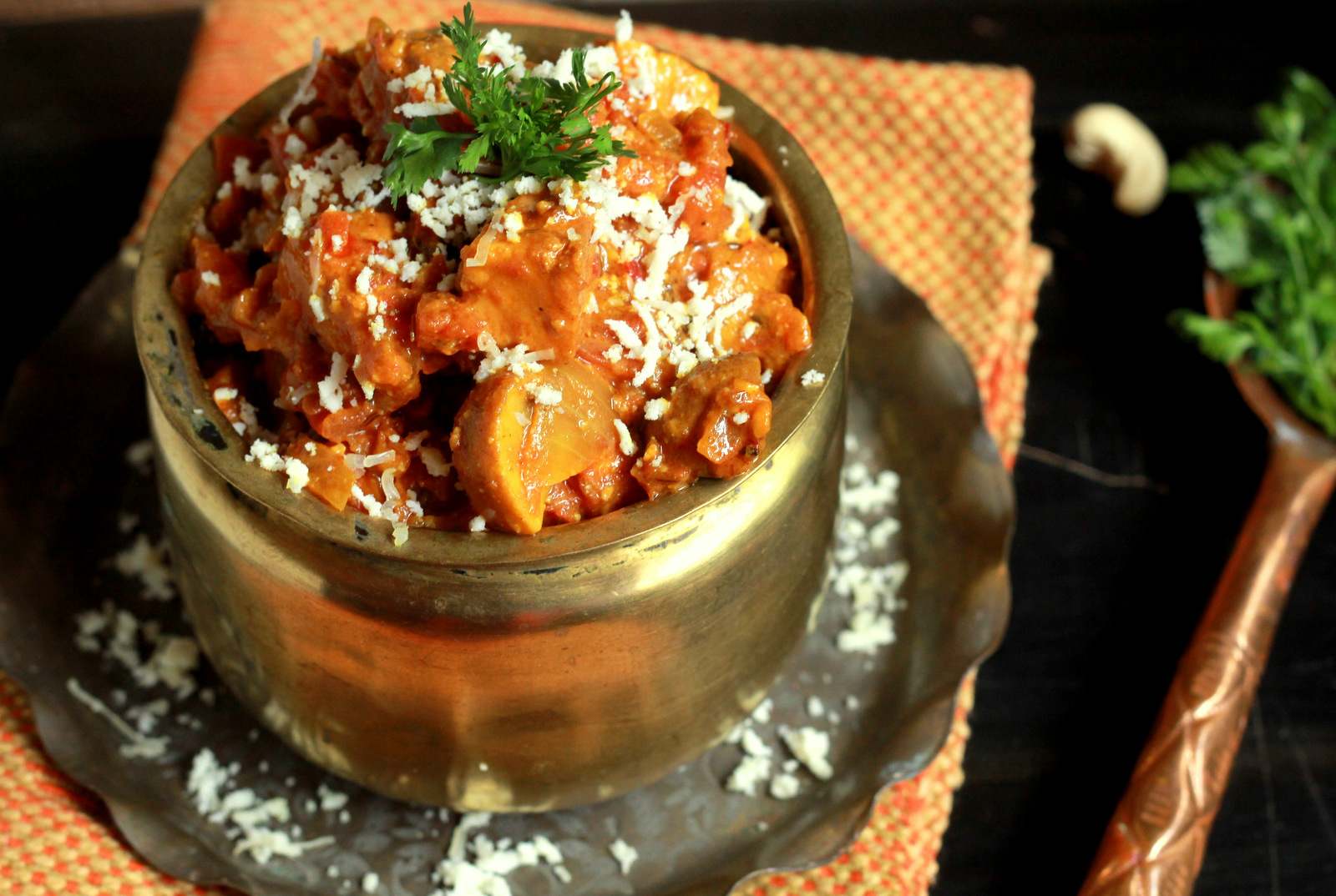 Dhingri Dolma Recipe -Awadhi Style Mushroom Paneer Masala