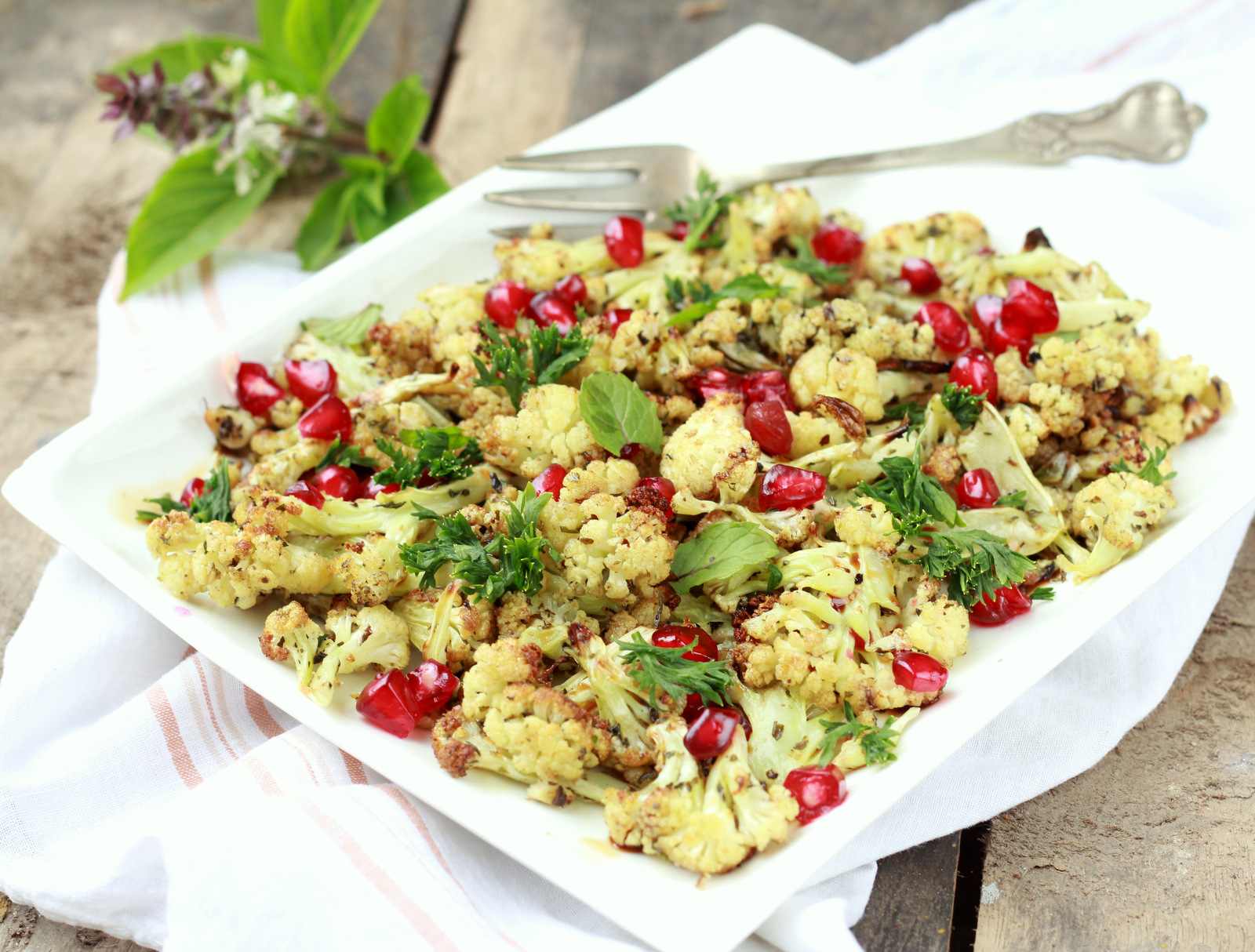 रोस्टेड गोभी रेसिपी - Roasted Cauliflower (Recipe In Hindi)