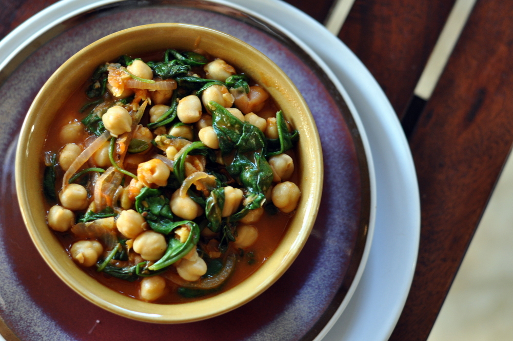 Garlic Chickpeas And Spinach Curry Recipe