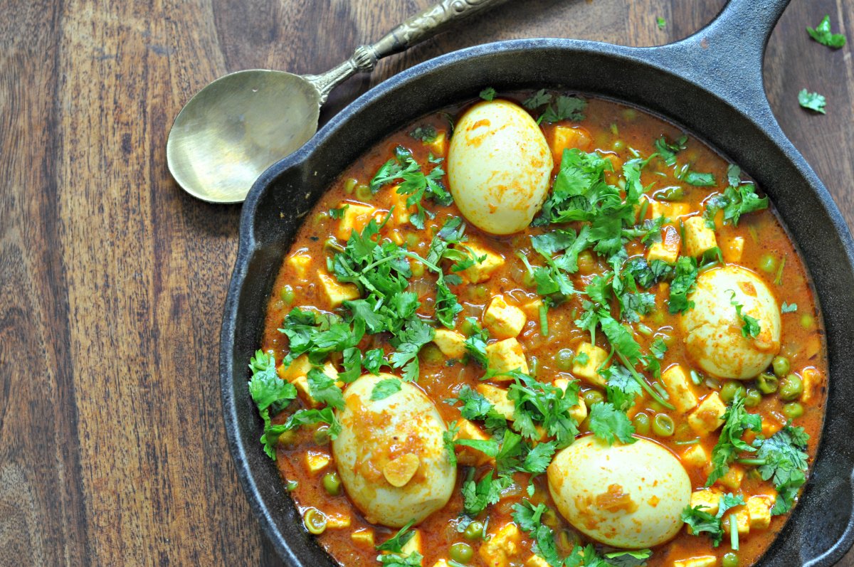हरयाणा स्टाइल एग करी रेसिपी - Spicy Haryana Style Egg Curry (Recipe In Hindi)