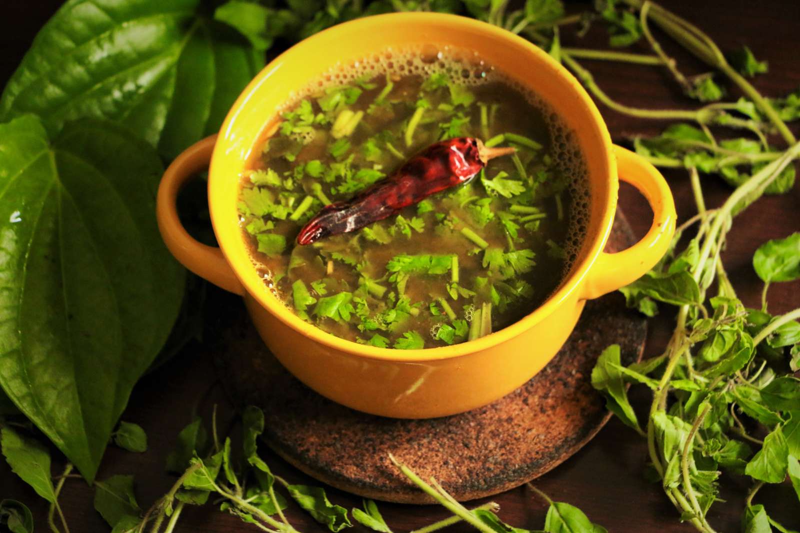 तुलसी और पान के पत्तो का रसम रेसिपी - Tulsi And Betel Leaves Rasam Recipe