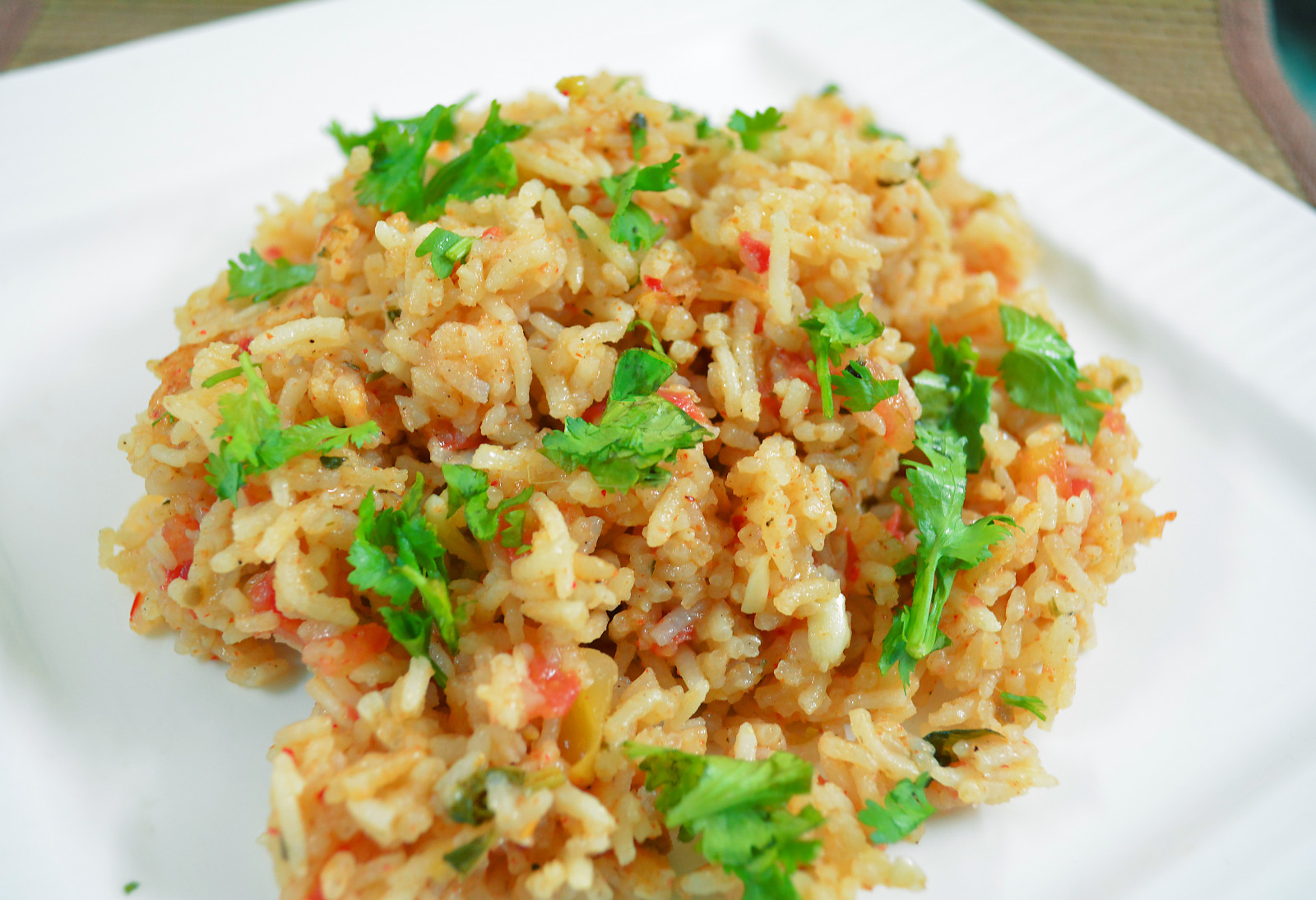 टोमेटो राइस विथ बेसिल रेसिपी - Tomato Rice With Basil Recipe
