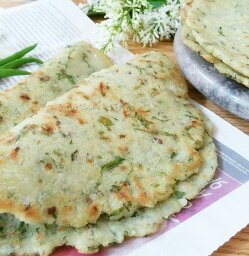 Masala Akki Roti With Spinach Recipe - sarvapindi 
