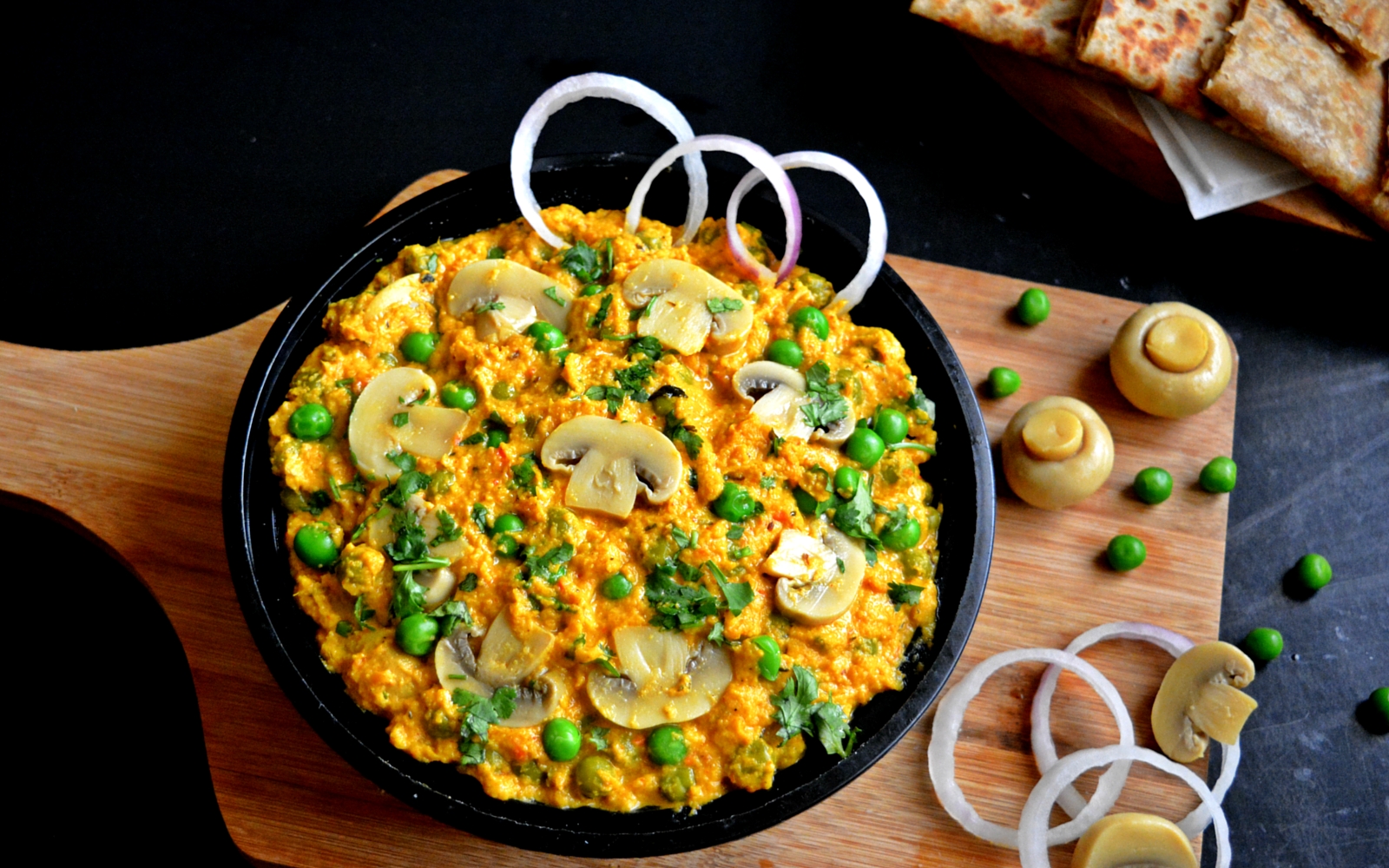 मटर मशरुम करी रेसिपी - Matar Mushroom Curry (Recipe In Hindi)