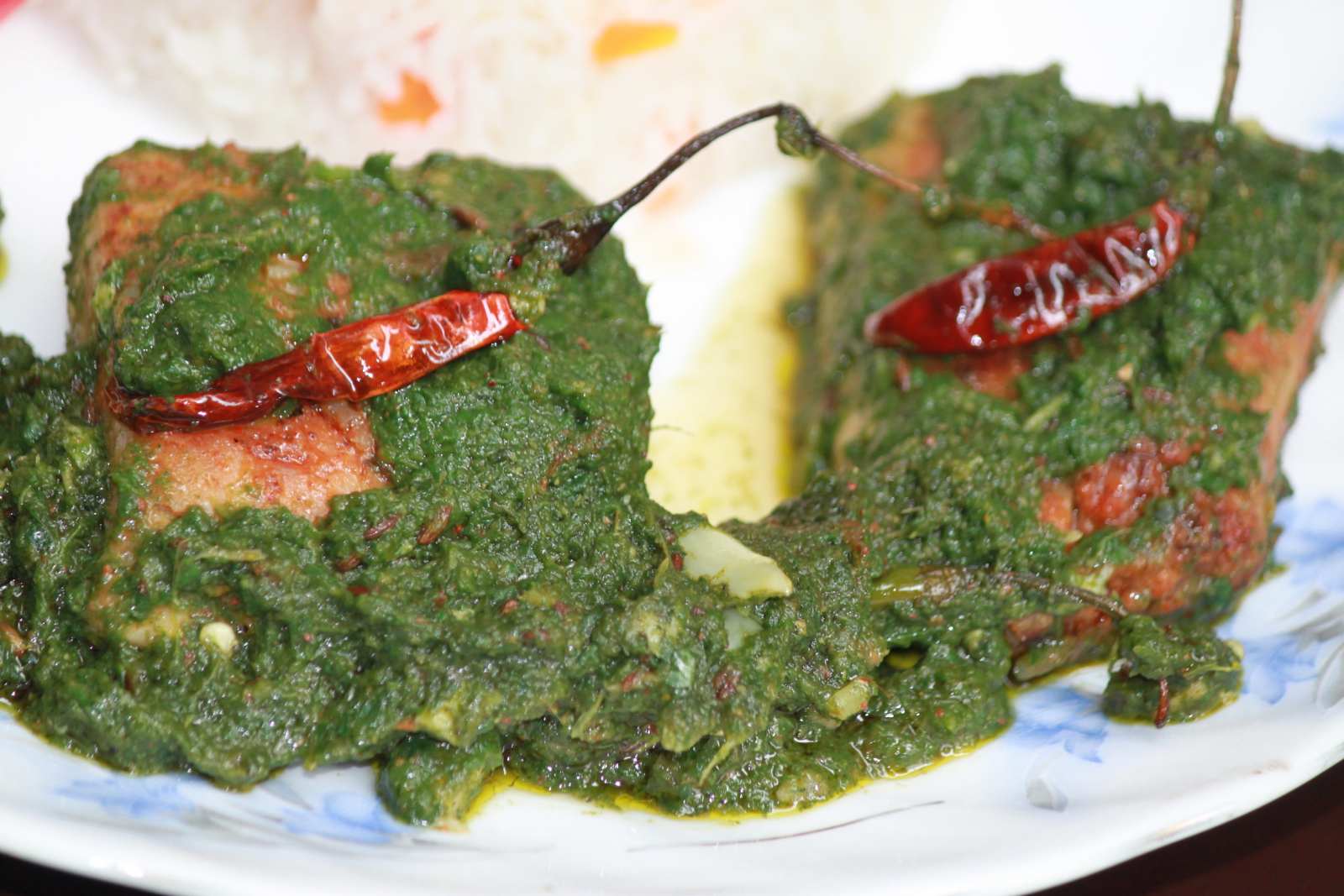 Hariyali Machali Recipe - Carp Fish In Green Spinach And Coriander Gravy