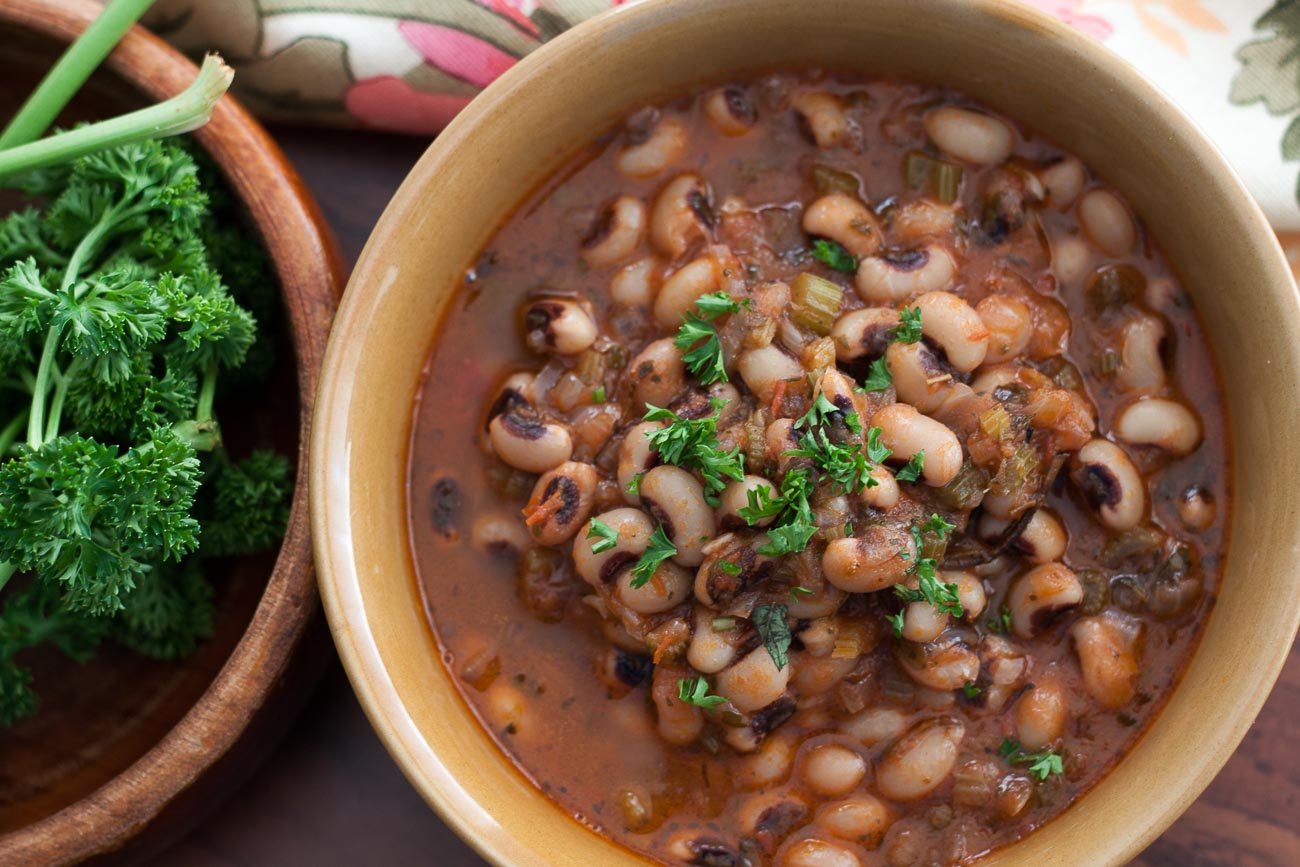 Greek Style Μαυρομάτικα Recipe (Black Eyed Beans with Celery and Thyme Recipe) 