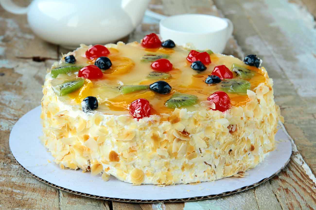 French Gâteaux Recipe (Layered Fruit and Cream Cake)