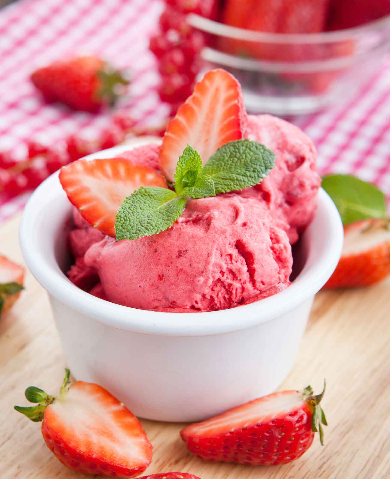 Homemade Low Fat Strawberry Frozen Yogurt Recipe