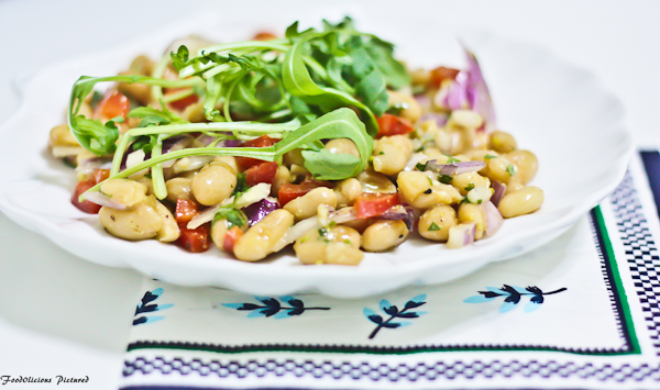 Bean salad with onion and bell pepper