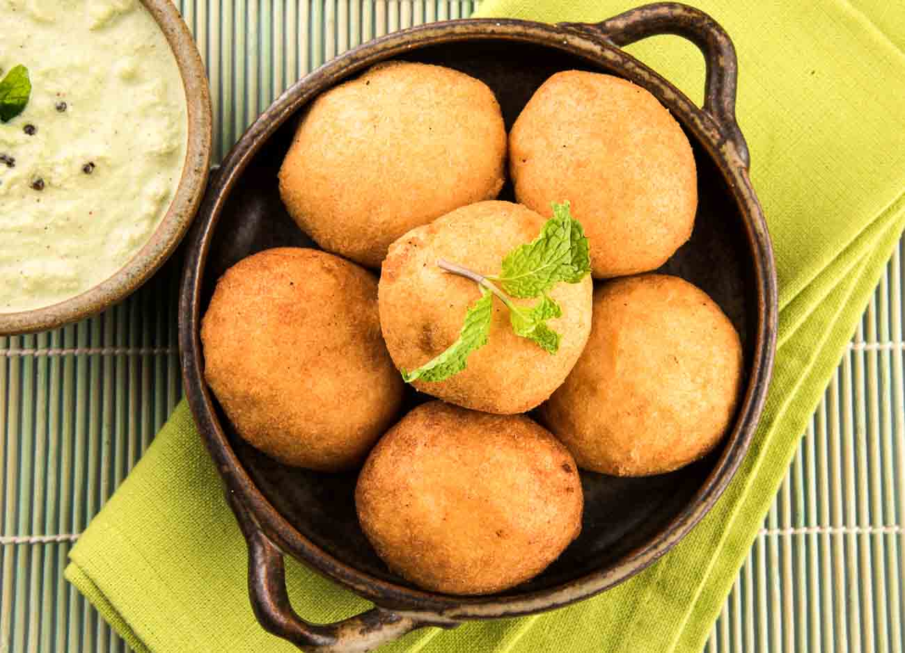 Aloo Vada Recipe - Batata Vada (Deep Fried Potato Patties) 