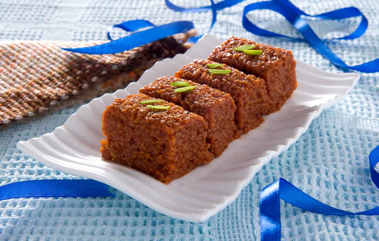 Gujarati Adadiya Ladwa Recipe - Urad Dal Halwa with Nuts & Spices