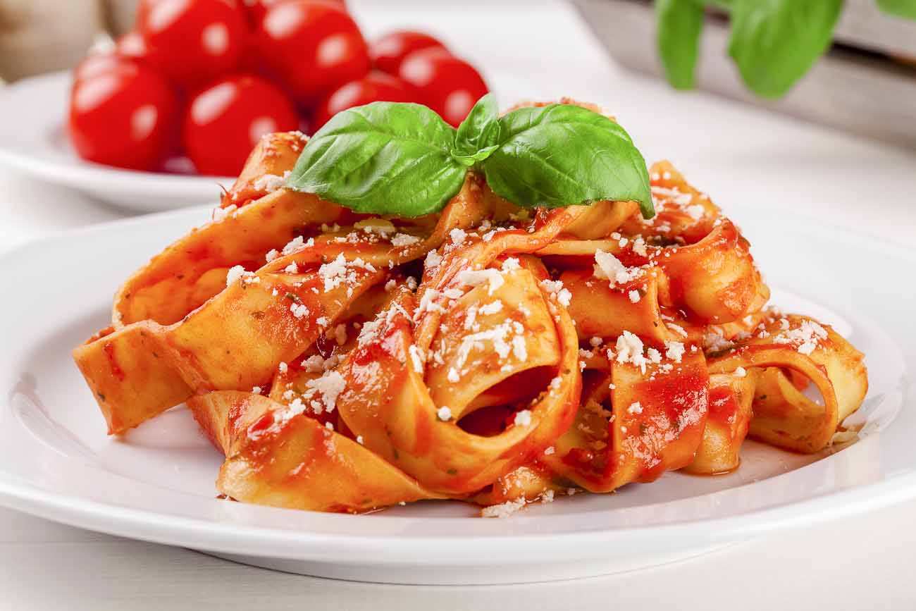 Fettuccine Tagliatelle Pasta with Tomato Basil Sauce 1