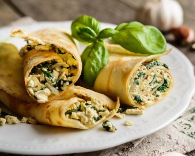Spinach Ricotta filled Crepes with Pepper Cream Sauce