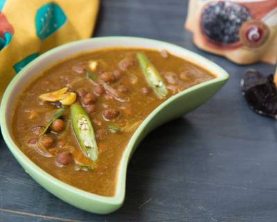 Sweet & Spicy Kadala Curry Recipe With Tamarind and Coconut Milk