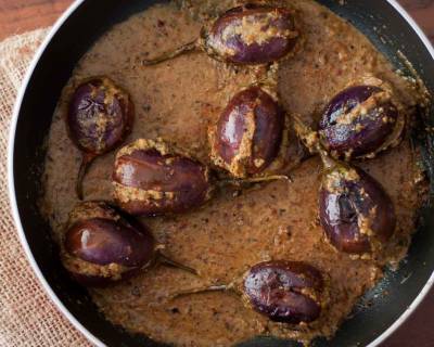 रिंगन रवैया रेसिपी - Parsi Style Stuffed Eggplant (Recipe In Hindi)