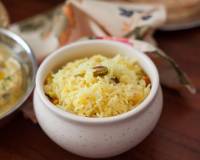 Bengali Holud Mishti Pulao Recipe - Saffron Flavored Rice With Nuts