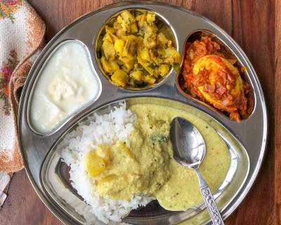 Portion Control Meal Plate: Kerala Pulissery,Raw Banana Thoran, Egg Roast, Rice & Curd