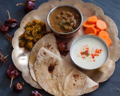 Everyday Dinner Plate: Kala Chana in Koli Masala,Carrot & Methi Pachadi, Phulka & Curd