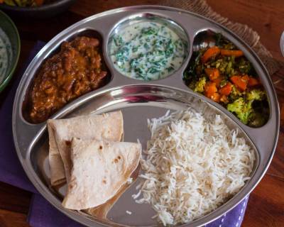 No Onion No Garlic Portion Control Meal Plate : Dal Makhani, Carrot and Broccoli Poriyal, Palak Raita & Phulka