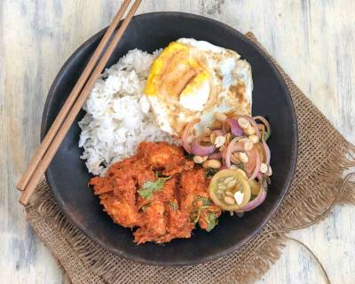 Meal Bowl: Chicken Rendang, Fried Egg, Pickled Onions & Steamed Rice