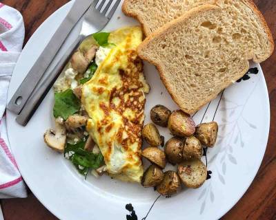 Breakfast Meal Plate:Mushroom & Goat Cheese Omelette with Spinach, Roasted Baby Potatoes & Bread Toast