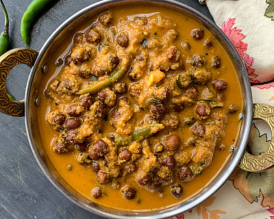 Kerala Kadala Curry Recipe - Spicy Chickpeas in Coconut Curry