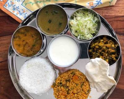 Everyday Meal Plate : Murungakkai Vendhaya Keerai Sambar, Jeera Milagu Rasam, Cabbage Poriyal, Pavakka Poriyal And Tomato Rice 
