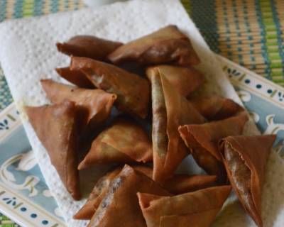 Mushroom, Paneer And Soya Chunk Samosa Recipe