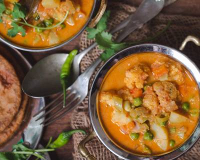 साउथ इंडियन स्टाइल वेजिटेबल कुरमा रेसिपी - Vegetable Kurma (Recipe In Hindi)