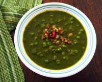 पालक मटर रेसिपी - Spinach and Green Peas Curry (Recipe In Hindi)
