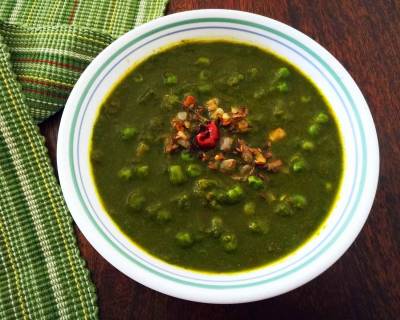 पालक मटर रेसिपी - Spinach and Green Peas Curry (Recipe In Hindi)