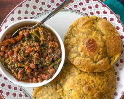 Make Your Weekend Lunch Special With Karela Puri, Palak Chana, Aam Ras & Chaas