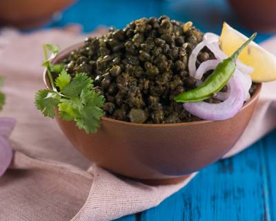 Sookhi Moong Palak Dal Recipe (Whole Green Moong Gram with Spinach)