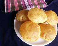 Makki Ki Puri Recipe (Maize Flour Fried Indian Bread)