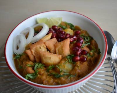 Nimki Aloo Anardana Curry Recipe - Potato And Nimki Curry