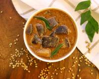 Kathirikai Pitlai Recipe - South Indian Tangy & Spicy Brinjal Curry 