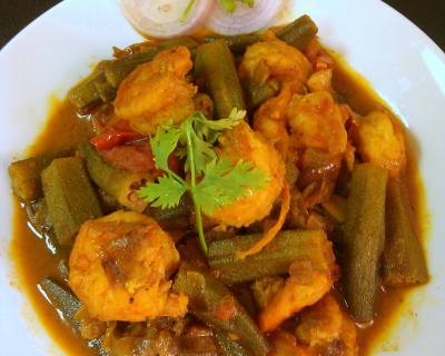 Dherosh Chingri Jhol Recipe (Bengali Style Prawn Curry With Ladies Finger)