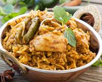चिकन बिरयानी रेसिपी - Chicken Biryani With Coconut Milk Recipe