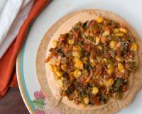 Khakhra Pizza Recipe With Cheese Spread & Roasted Vegetables