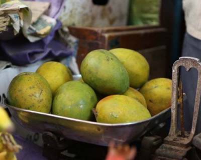 Seasons First Mangoes and A Trip to the HAL Market in Bangalore