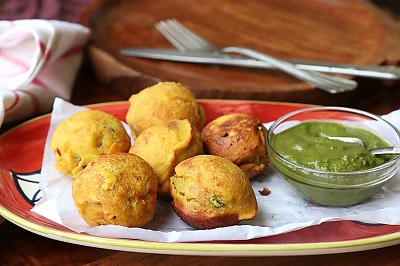 Cheddar Stuffed Aloo Bonda Recipe